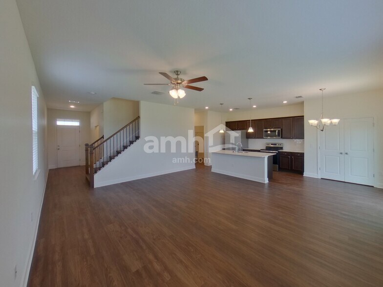 Building Photo - 1045 Island Pond Dr