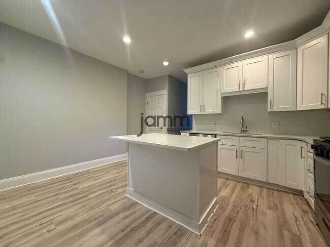 Building Photo - 1441 W 58th St