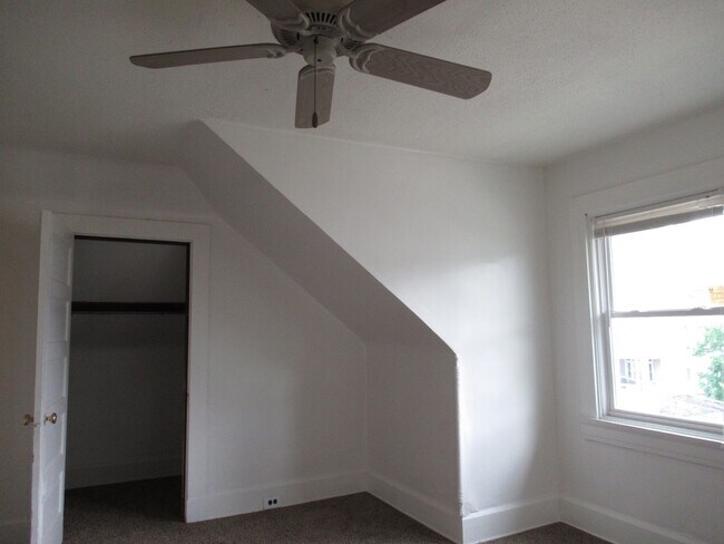Building Photo - 829 Windham Ave