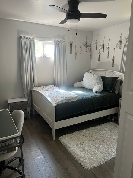 Building Photo - 4006 Essex Ave