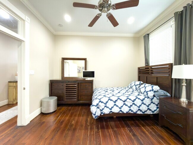 Building Photo - 1613 Summer St