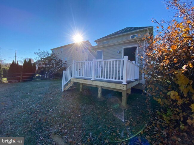 Building Photo - 2605 Maple Ave