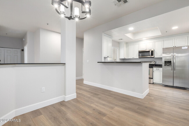 Building Photo - 11375 E Sahuaro Dr