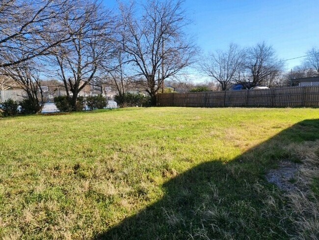 Building Photo - 1312 Carol Way