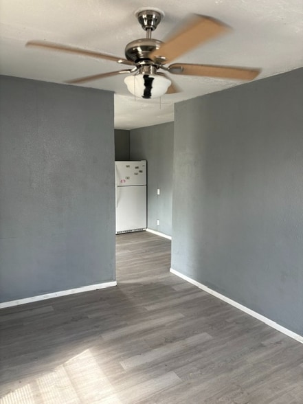 Building Photo - 2513 Quintana Rd