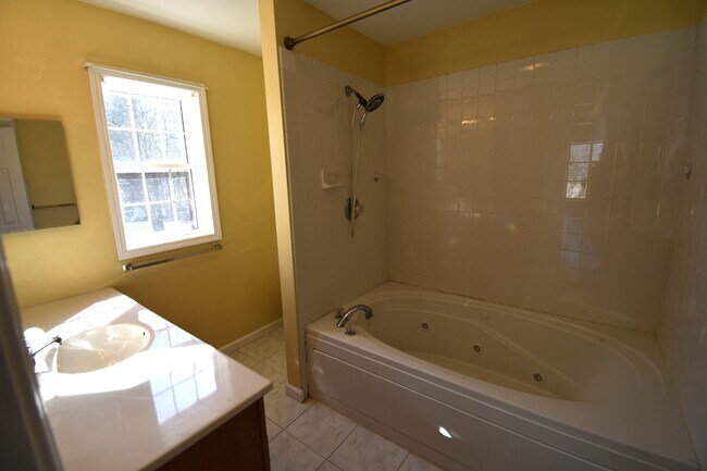 Building Photo - 89 Damascus Dr