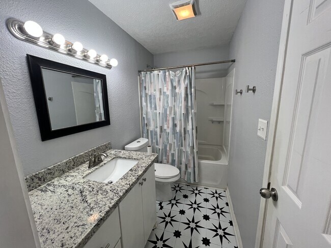 Building Photo - 664 W Tram Rd