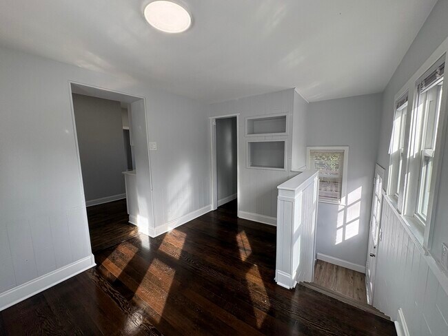 Building Photo - 307 Prairie Ave