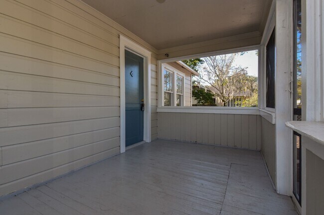 Building Photo - 517 NW 27th Ave