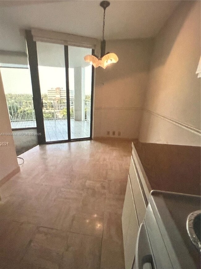 Building Photo - 2000 Towerside Terrace