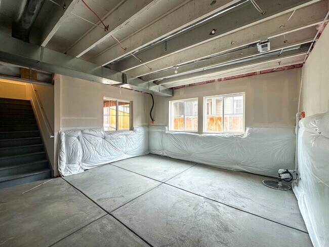 Building Photo - Luxurious 3bd home in Dove Village