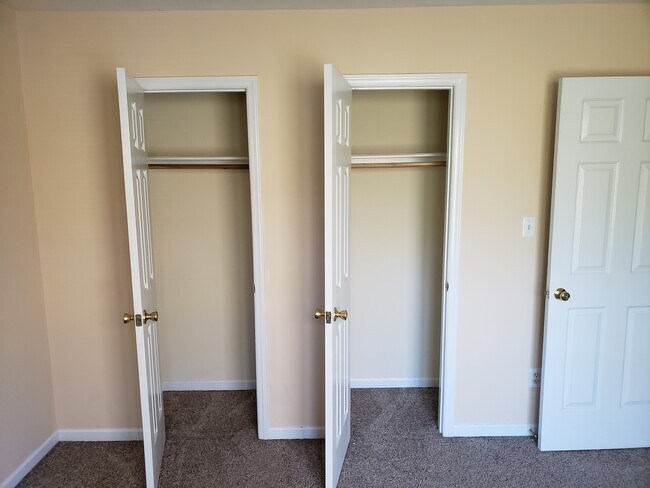 Building Photo - 216 Anna St