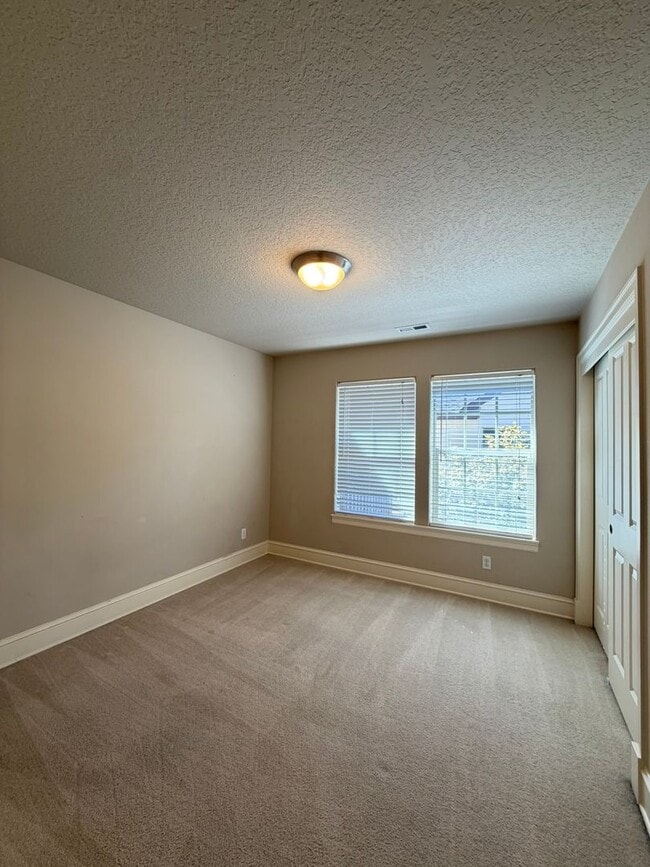 Building Photo - 17204 SW 136th Ave