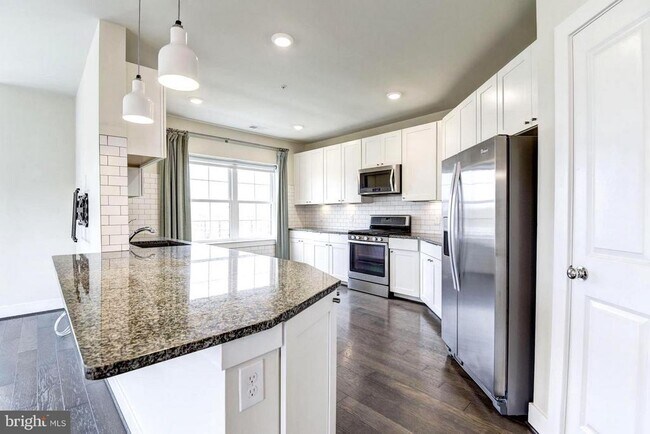 Building Photo - 9523 Bastille St