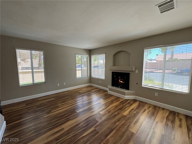 Building Photo - 910 Elegant Coral Ave