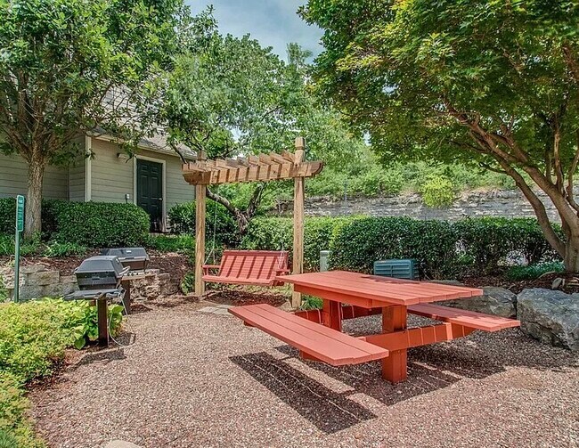 2025 Woodmont Blvd 2025 Woodmont Blvd Nashville TN 37215 Apartment Finder