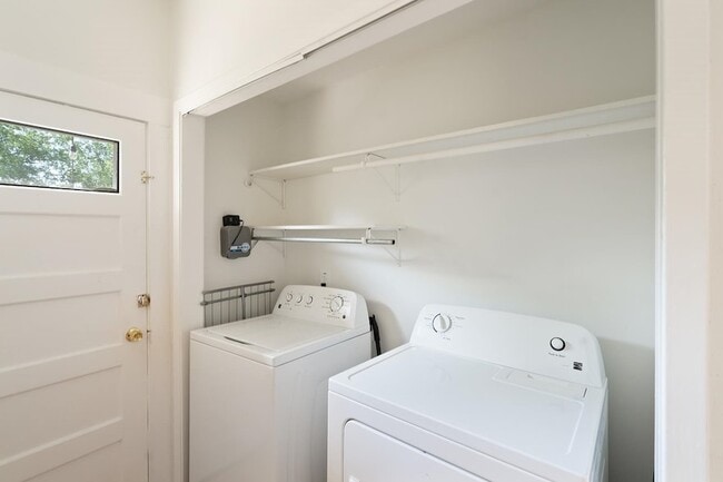 Building Photo - 603 E Losoya St