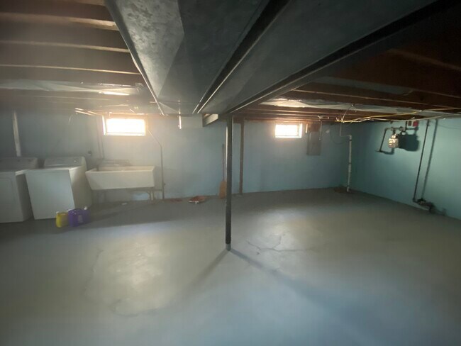 Building Photo - 406 Callodine Ave