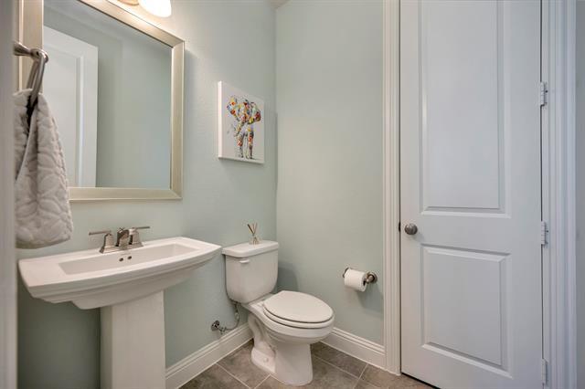 Building Photo - 1129 Highpoint Way