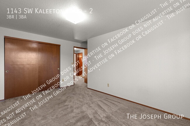 Building Photo - 1143 SW Kaleeton Loop