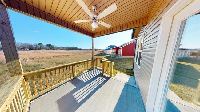 Building Photo - 3 bedrooms almost brand new house