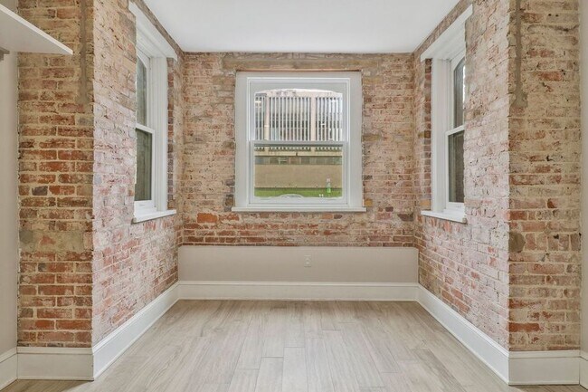 Building Photo - 1227 15th St NW