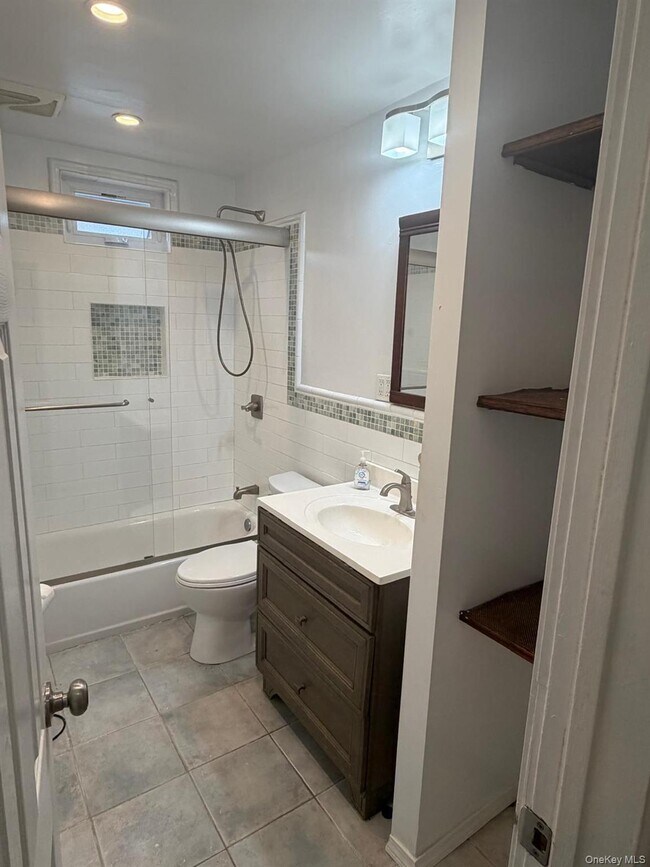 Building Photo - 37 Courter Ave