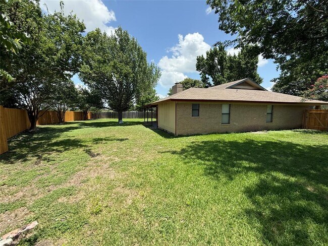 Building Photo - 111 Creekside Dr