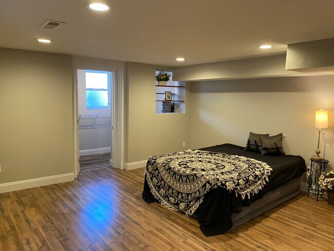 Building Photo - Renovated Hill Home for Rent!