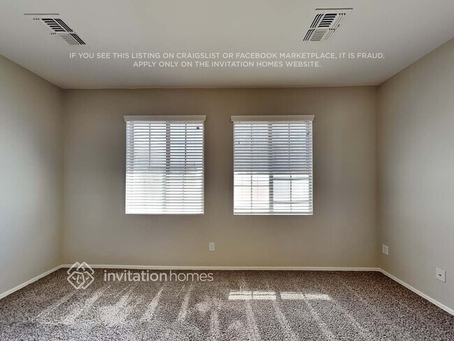 Building Photo - 3523 S Swan Dr