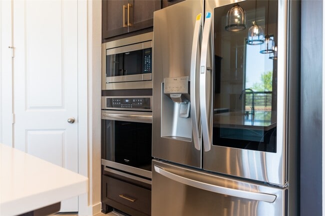 Building Photo - 7310 Camden Crestwood Way