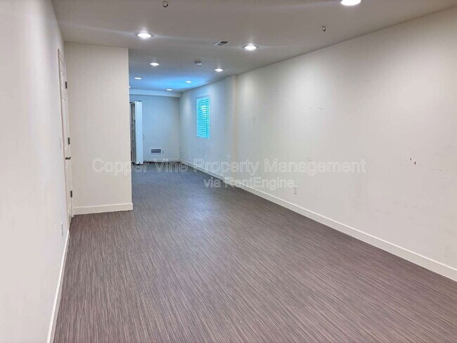 Building Photo - 900 Treece St