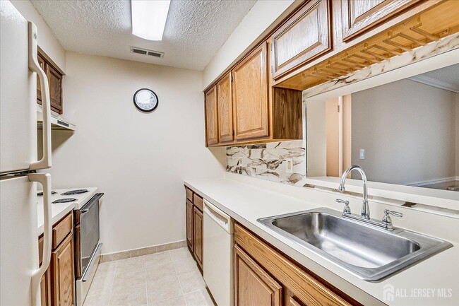 Building Photo - 211 Ravens Crest Dr