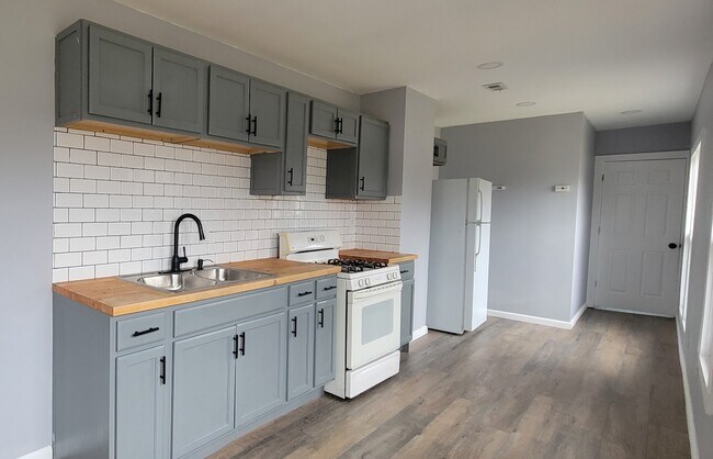 Building Photo - 11822 Promenade Ave