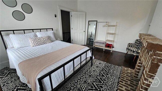 Building Photo - 14 E 41st St