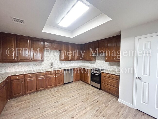 Building Photo - 806 Cresside Ln