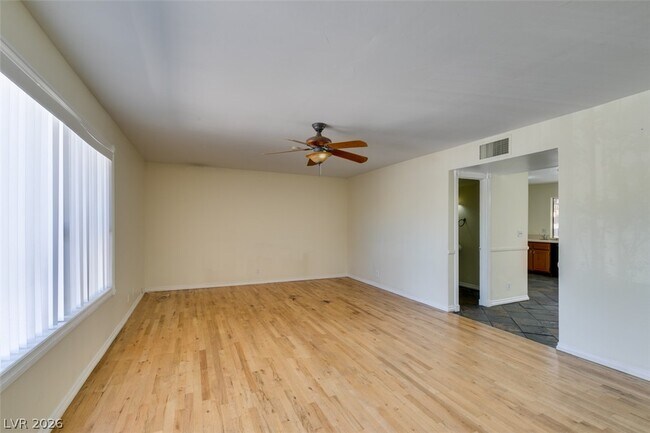 Building Photo - 3318 China Dr