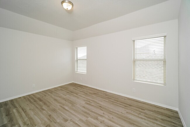 Building Photo - Somerset Trails - 9319 Somers Branch, San ...