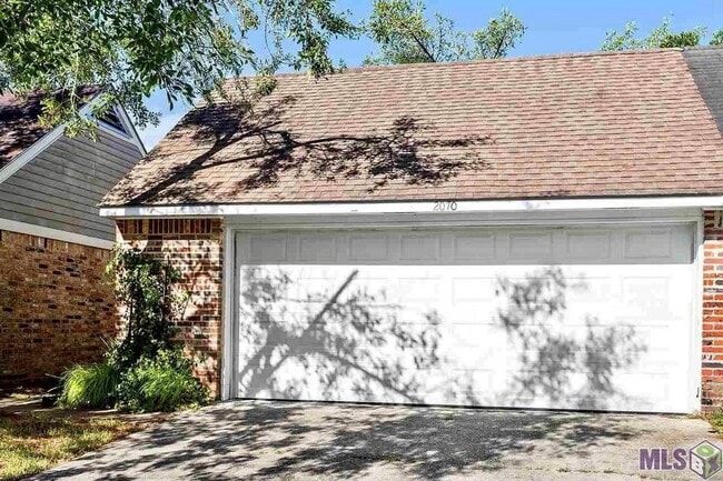 Garage - 2070 Michel Delving Rd