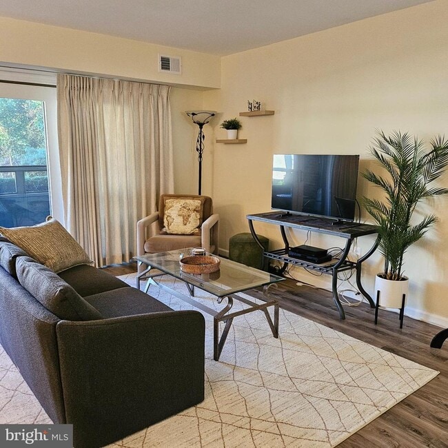 Building Photo - 304 Forbes St