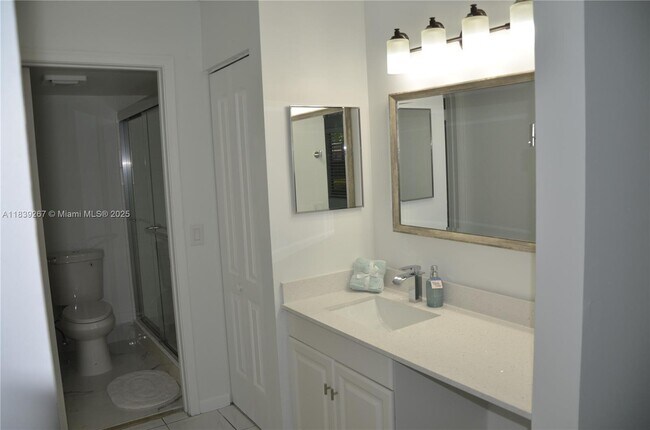 Building Photo - 1351 SW 125th Ave