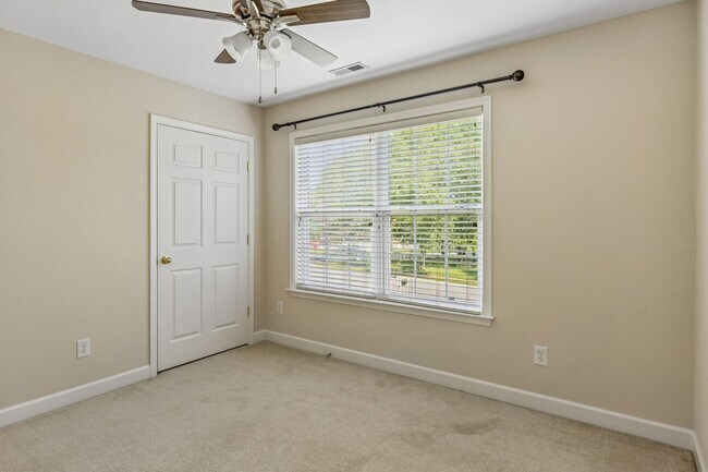 Building Photo - 2601 Danbury Cir