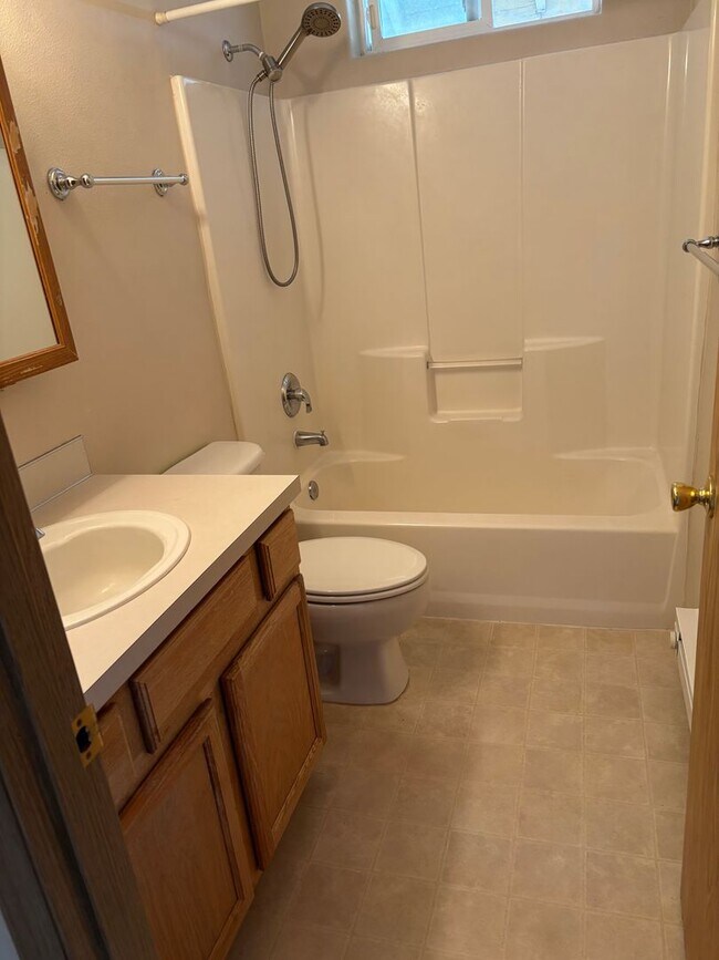 Building Photo - 1372 NE Whisper Ridge Dr