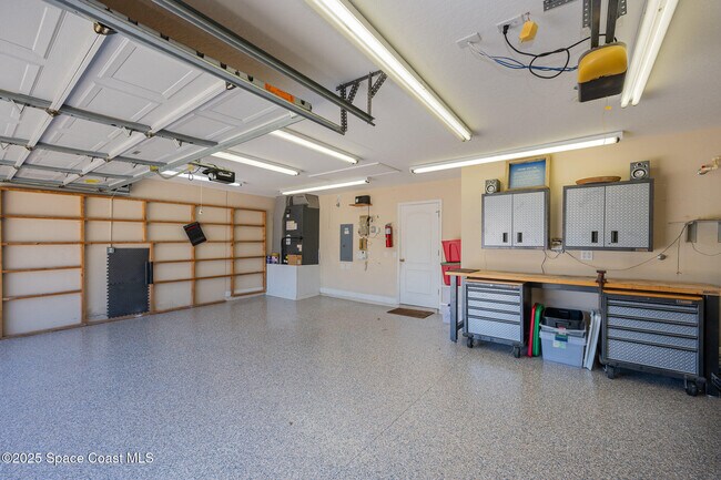 Building Photo - 477 Pirate's Moon Ct