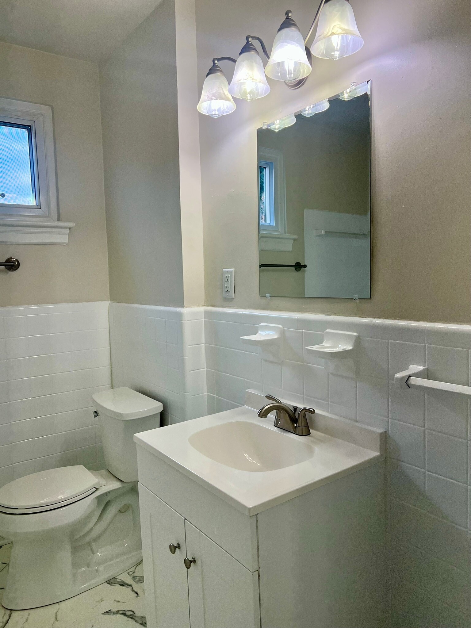 Building Photo - 3880 Peakland Pl