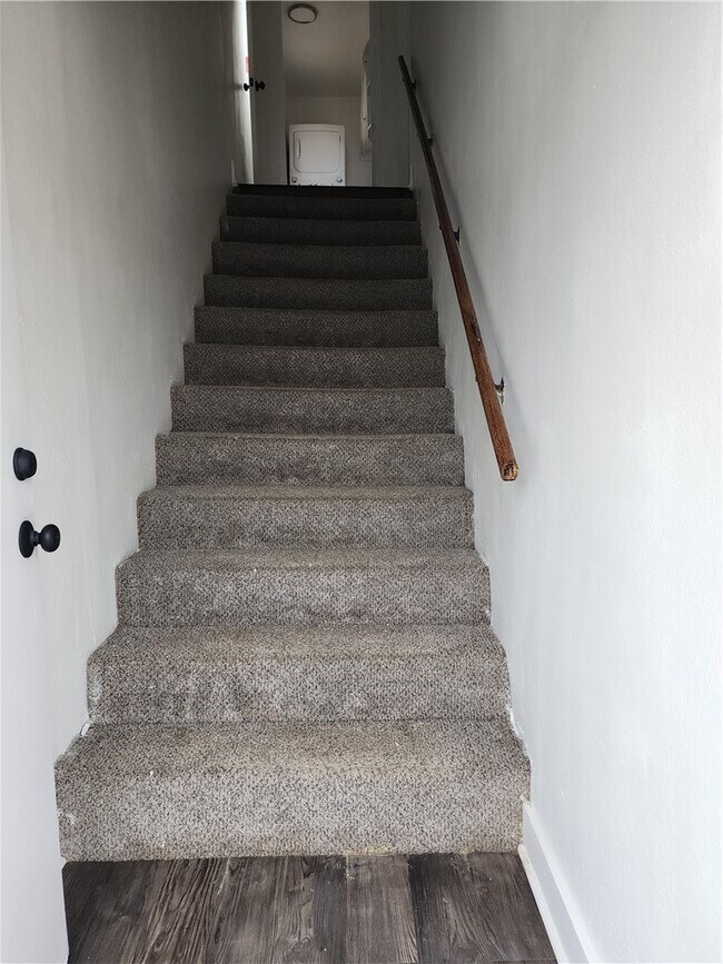 Building Photo - 415 W Poplar St