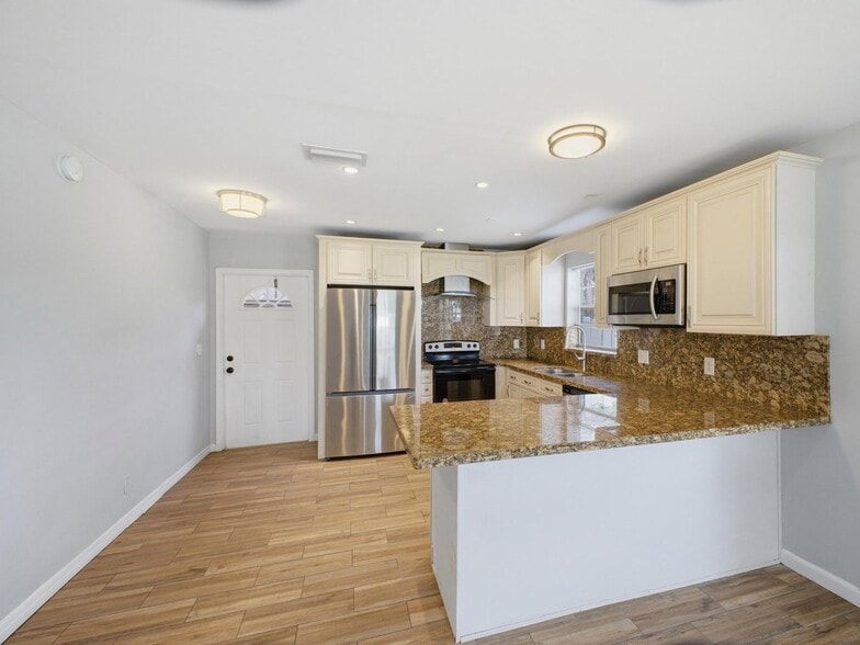Building Photo - 3561 Oberon Ave
