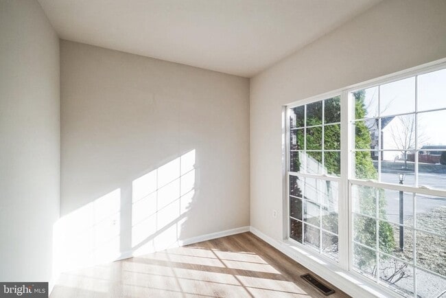 Building Photo - 215 Kemper Ct