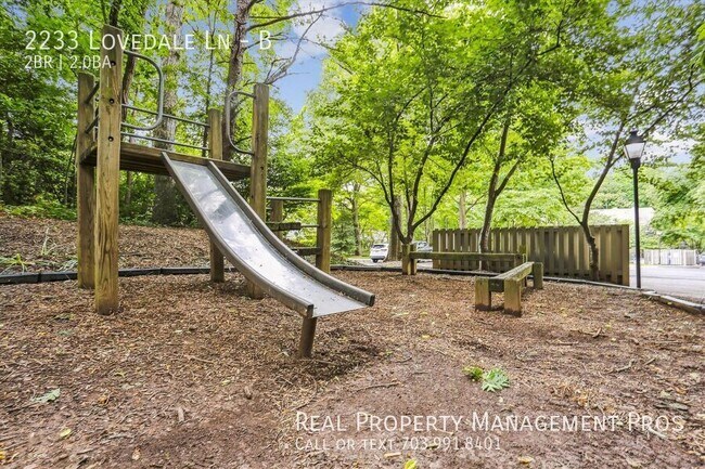 Building Photo - 2233 Lovedale Ln