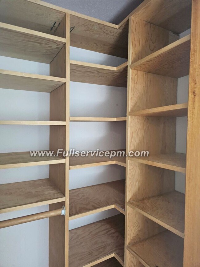 Building Photo - Home sweet home-You need to check this wonderful home out!!